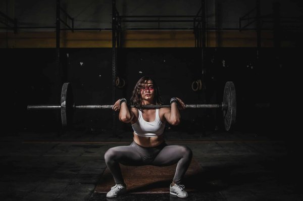 Comment les exercices de stretching actif peuvent-ils bénéficier aux joueurs de squash?